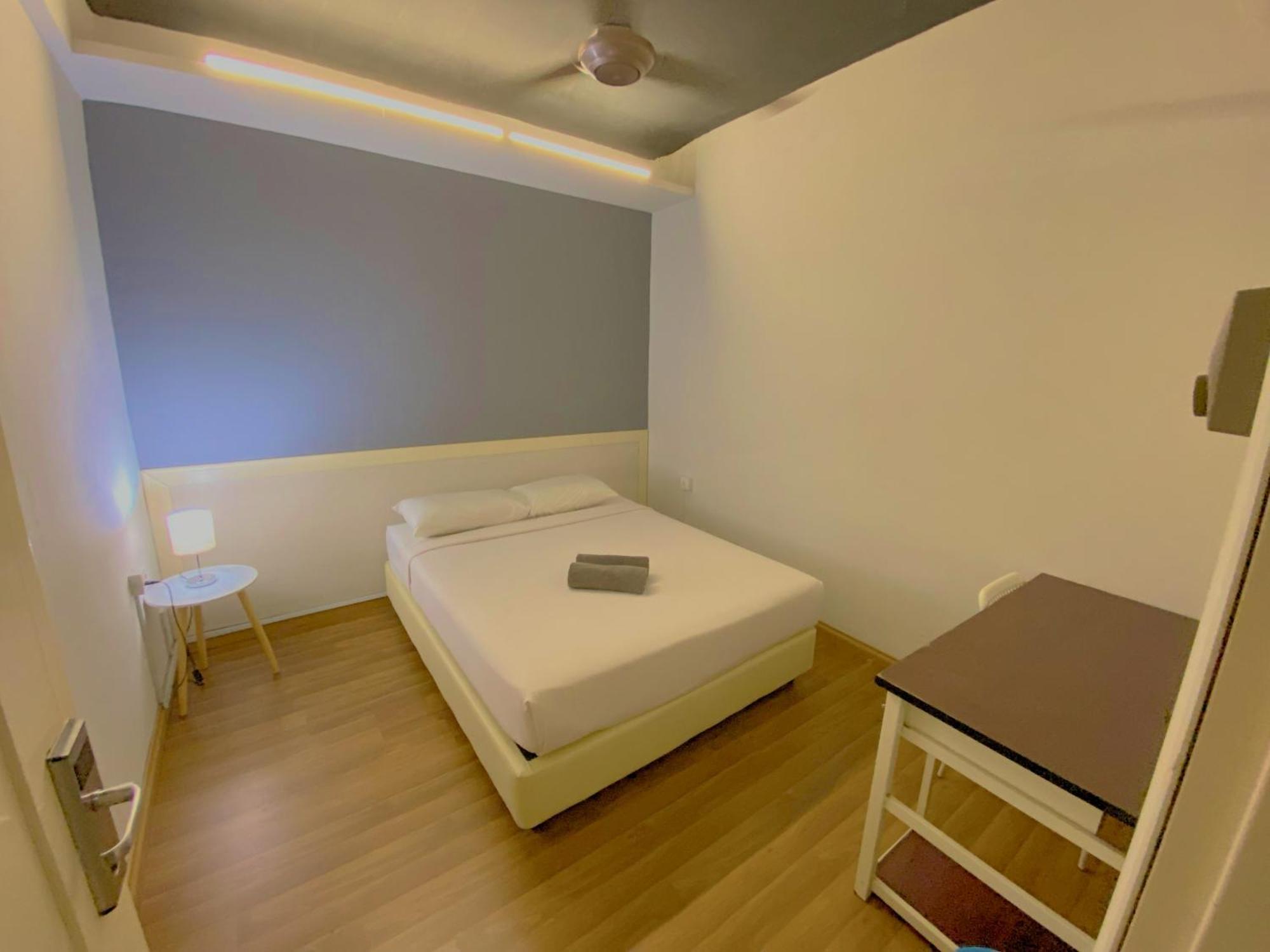 Hostel Travelogue