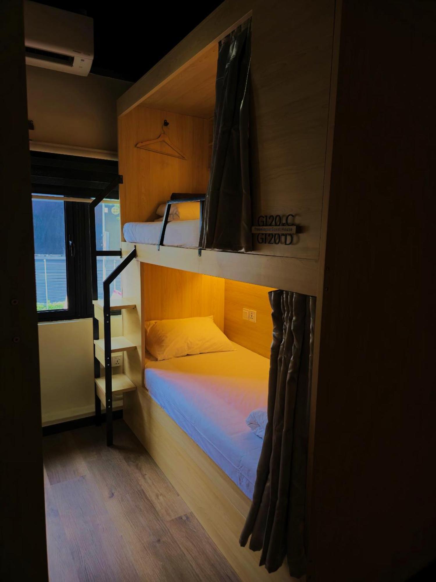 Hostel Travelogue *