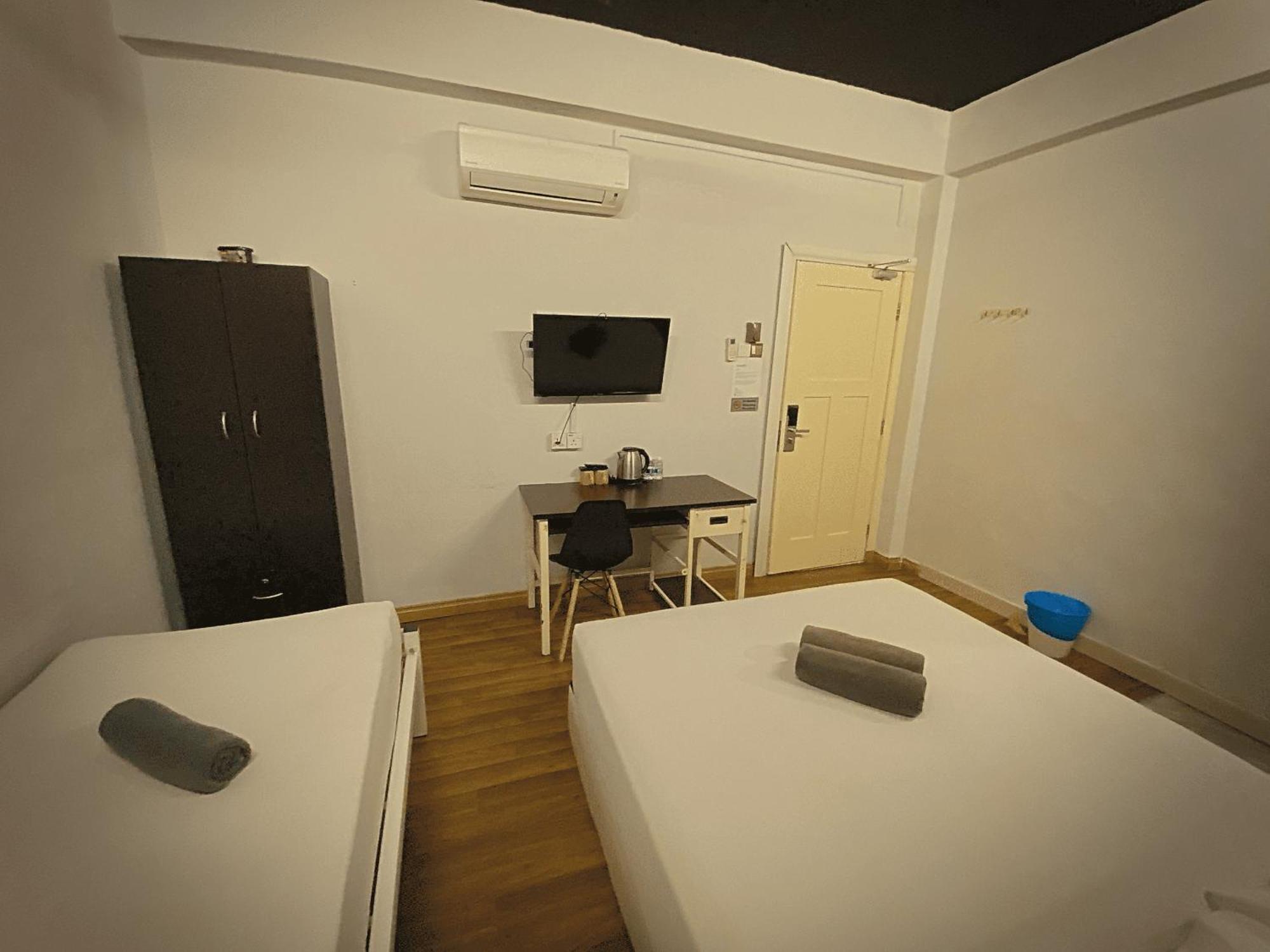 Hostel Travelogue