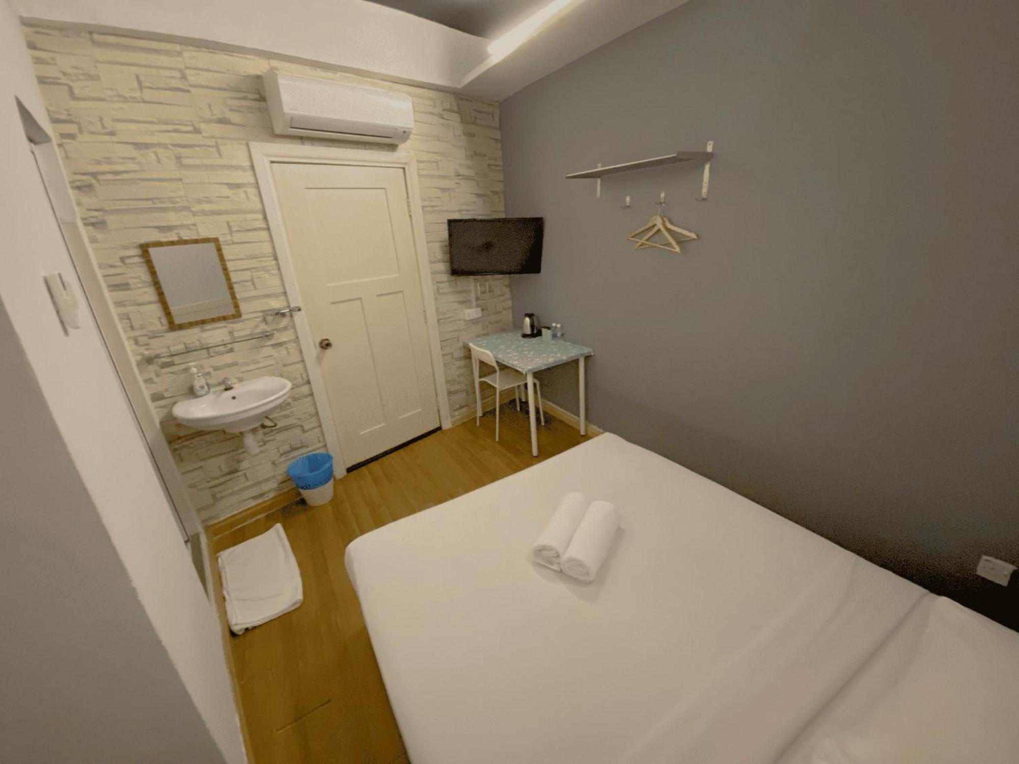 Hostel Travelogue *